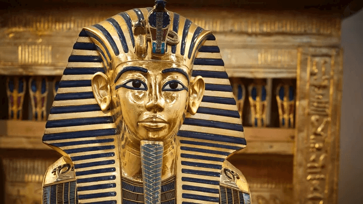 tutankhamun-mask-museum-cairo-egypt-1