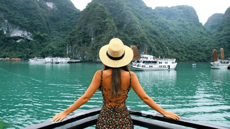 4D3N DISCOVER HANOI โ HALONG OVERNIGHT CRUISE (SIC โ SEAT IN COACH)