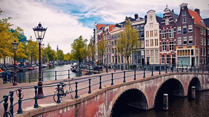 80_amsterdam-bridge-canals-amsterdam-netherlands-15