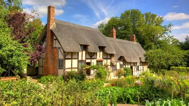 anne-hathaways-cottage-stratford-upon-avon-england-1