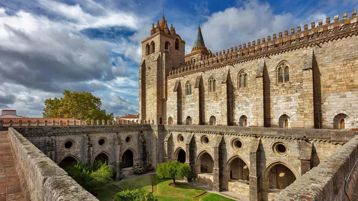 cathedral-basilica-se-nossa-senhora-assuncao-evora-portugal-1