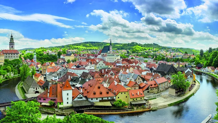 cesky-krumlov-panorama-czech-republic-18