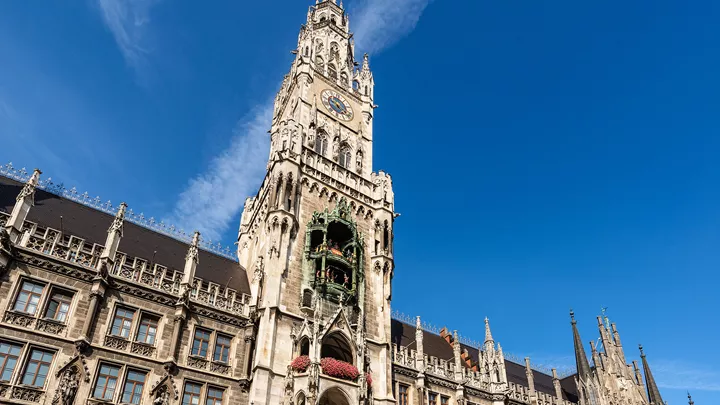 glockenspiel-marienplatz-munich-germany-1
