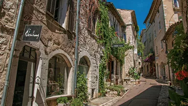 houses-shops-saint-paul-de-vence-france-1