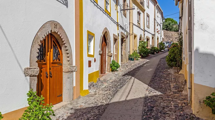 medieval-street-castelo-vide-portugal-1