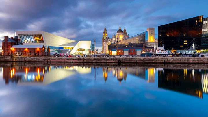 night-sightseeing-tour-liverpool-england-2