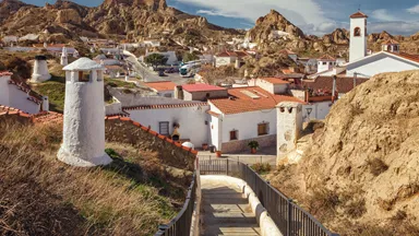 see-the-historic-cave-homes-that-embellish-the-hills-in-guadix-spain-1