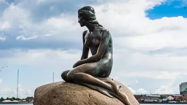 statue-little-mermaid-copenhagen-denmark-2