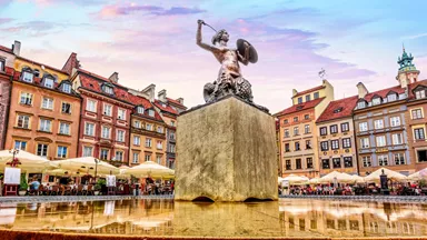 statue-saint-anne-main-square-warsaw-poland-1