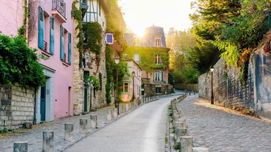 street-houses-paris-france-1