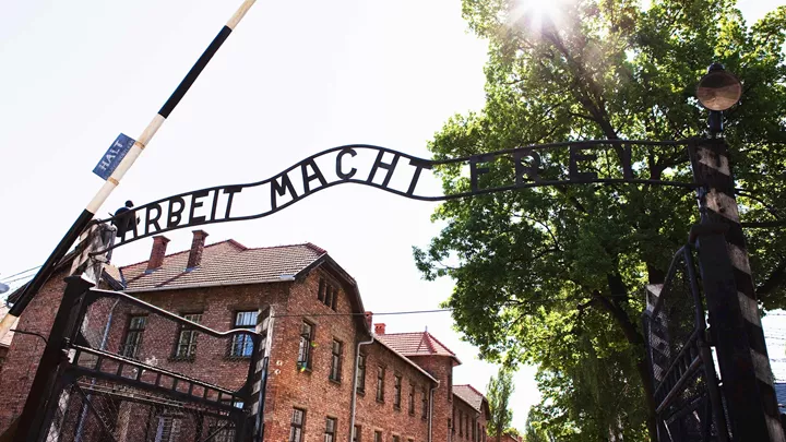 gate-auschwitz-poland-1