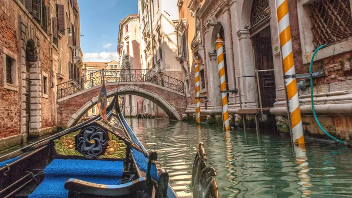 gondola-canal-venice-italy-1