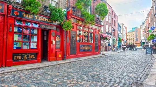 the-temple-bar-pub-dublin-ireland-1