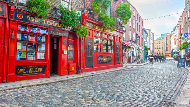 the-temple-bar-pub-dublin-ireland-1
