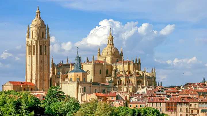 04_gothic-cathedral-segovia-spain-1