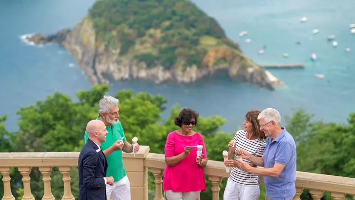 104_la-concha-bay-san-sebastian-spain-14