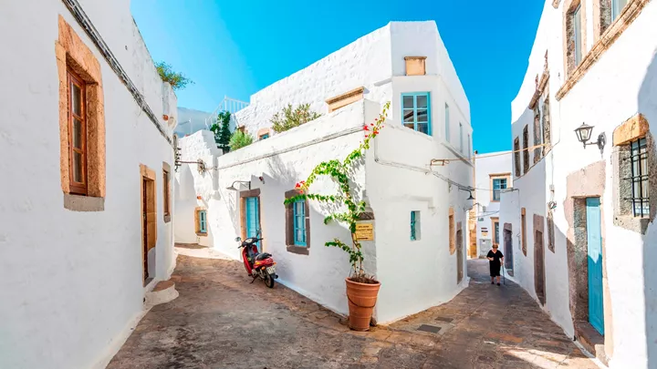 11_street-patmos-greece-29