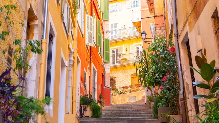 14_colorful-buildings-nice-france-15