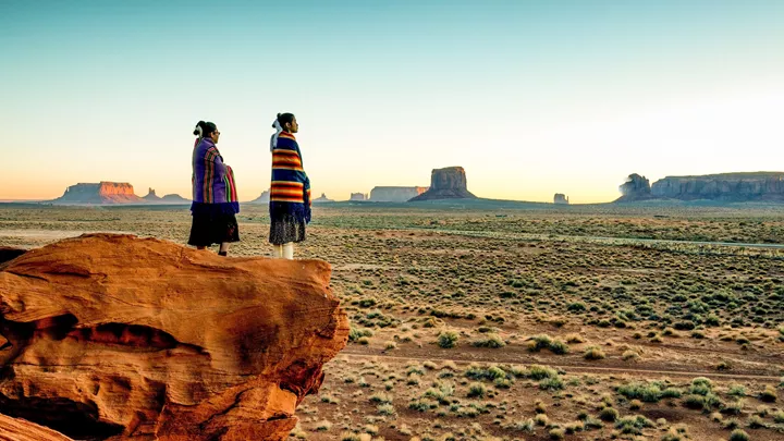 59_navajo-native-american-sisters-monument-valley-tribal-park-usa-14