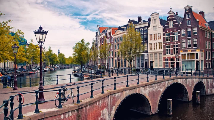 80_amsterdam-bridge-canals-amsterdam-netherlands-16