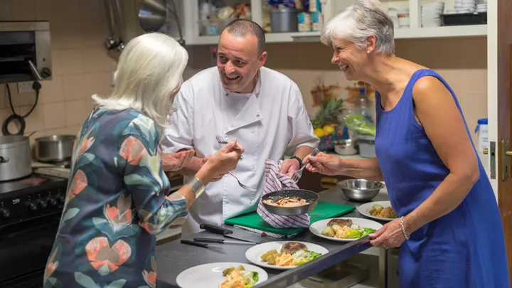 90_kitchen-farm-to-table-dinner-killarney-ireland-17