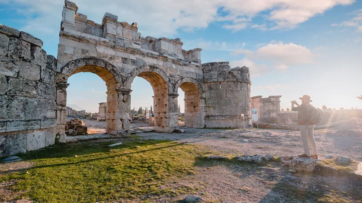 ancient-ruins-in-hierapolis-pamukkale-turkey-15