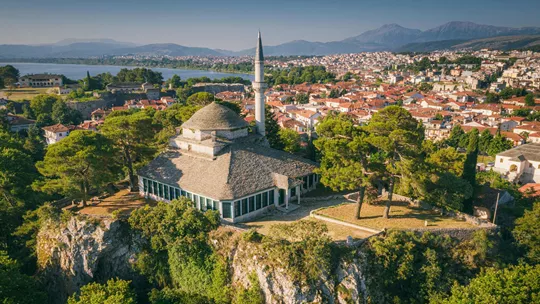 aslan-pasha-mosque-shore-lake-pamvotis-ioannina-greece-1