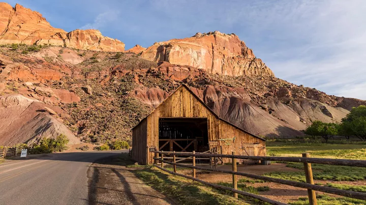 barn-capitol-reef-national-park-usa-1