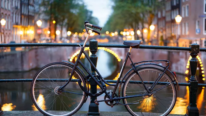 bike-canal-amsterdam-netherlands-3