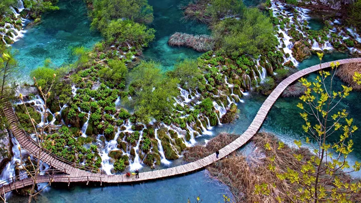 boardwalk-national-park-plitvice-lakes-croatia-3