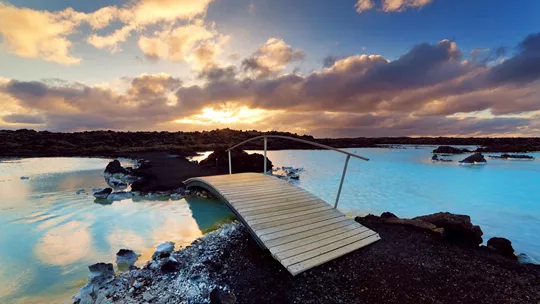 bridge-blue-lagoon-iceland-1