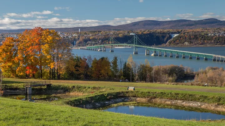 bridge-to-ile-d-orlean-quebec-canada-1
