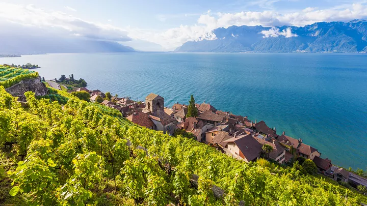 chillon-castle-lake-geneva-switzerland-16