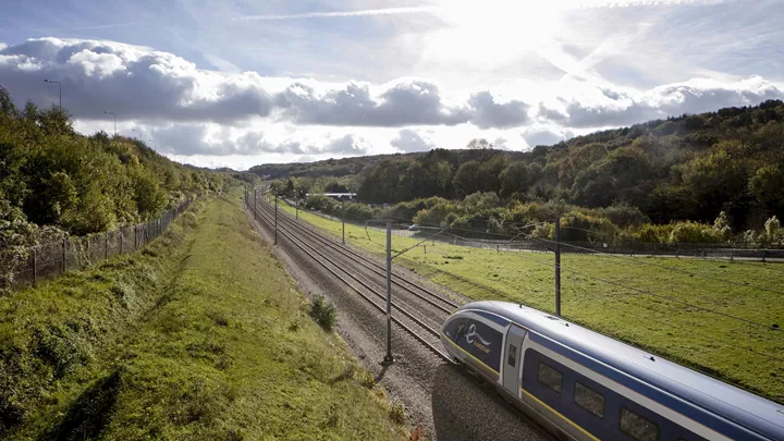 eurostar-train-london-england-1