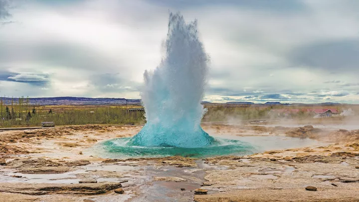 geyser-erupting-iceland-16