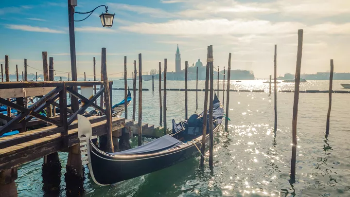 gondola-canal-venice-italy-1