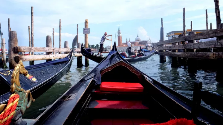 gondola-canal-venice-italy-1
