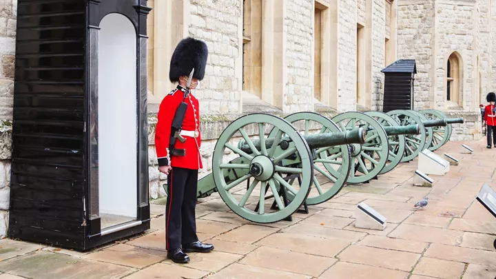 guards-tower-london-england-1