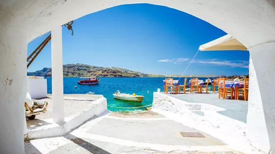 harbour-ammoudi-santorini-greece-1