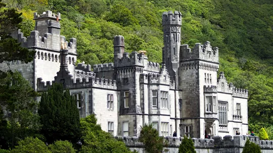 kylemore-abbey-county-galway-ireland-3