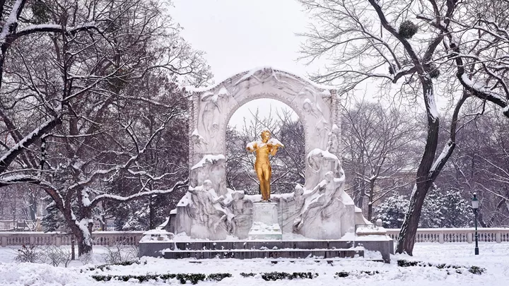 mozart-statue-winter-vienna-austria-1