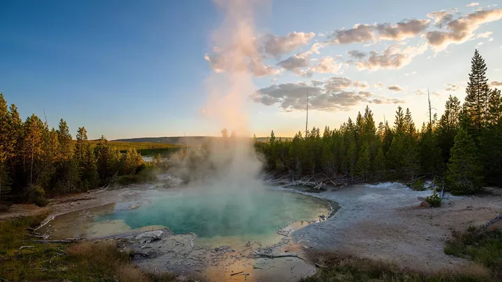 norris-hotspring-yellowstone-national-park-usa-1