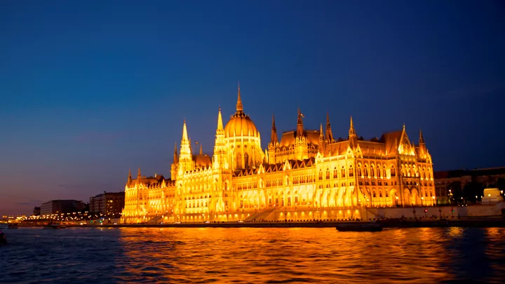 parliament-building-budapest-hungary-14