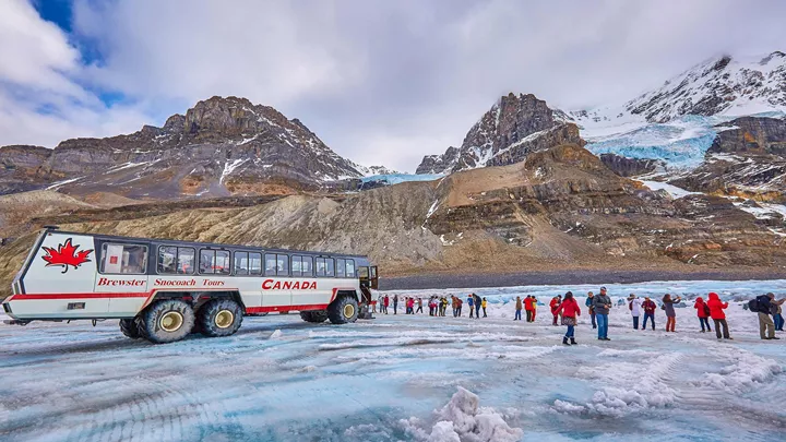 people-glacier-walk-athabasca-glacier-canada-1