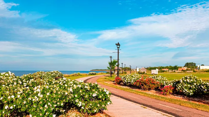 prince-edward-island-waterfront-bike-path-charlottetown-canada-7