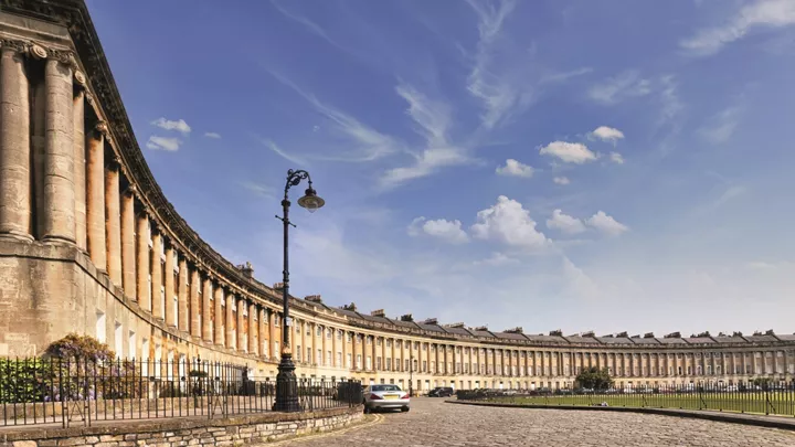 royal-crescent-landmarks-bath-england-1