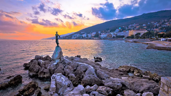 statue-town-opatija-croatia-1