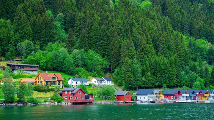 traditional-fishing-cottage-flam-norway-1