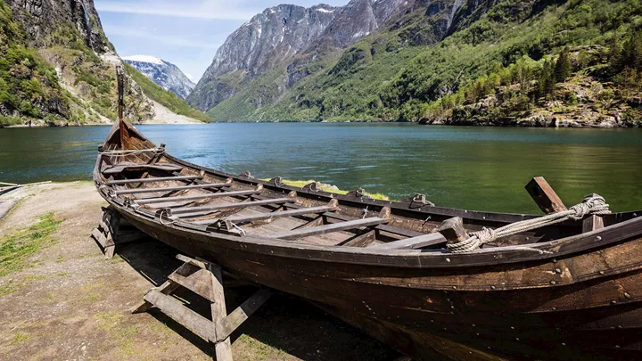 viking-drakkar-sognefjord-norway-1