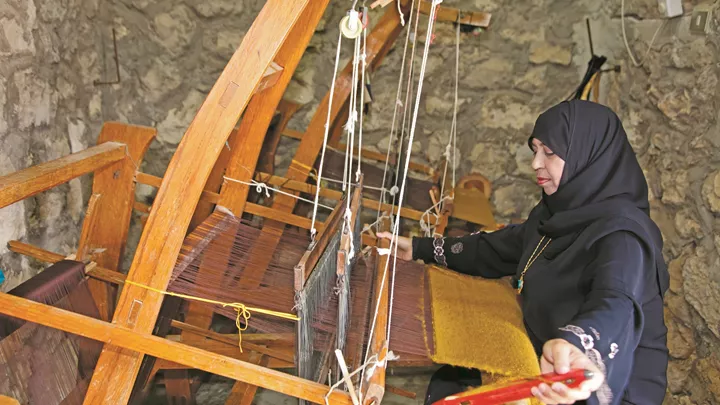 weaving-woman-jerash-jordan-15